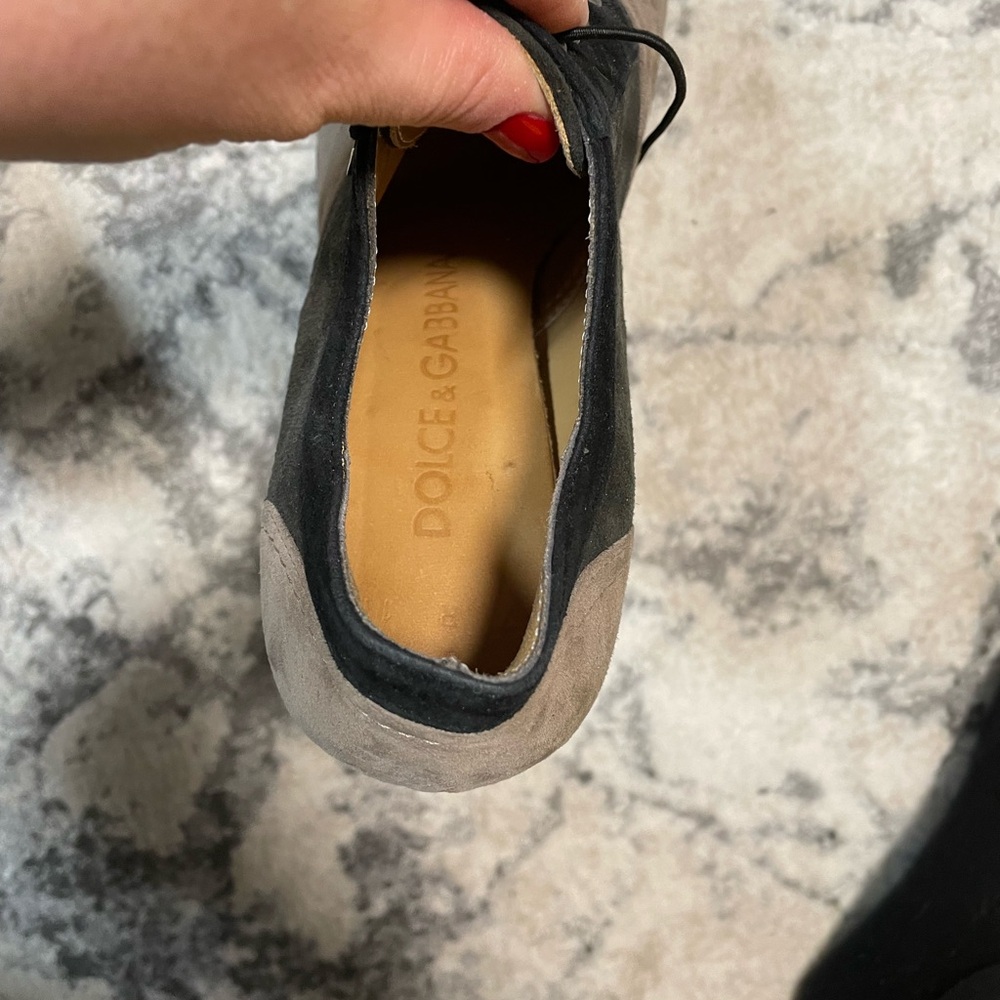 D&G Women's Black and Tan Heeled Oxfords - Picture 4 of 4